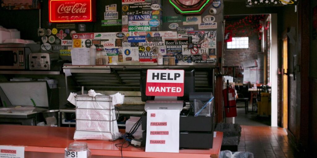 Criação de vagas no setor privado dos EUA acelera em março