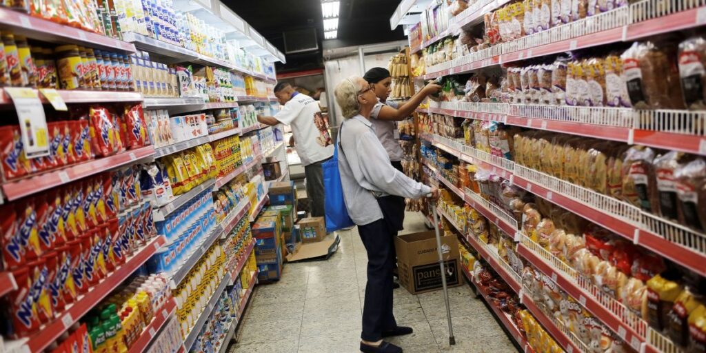 IBGE: inflação fica em 0,56% em março, com pressão de alimentos