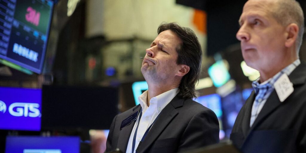 Bolsas no mundo caem até 20% desde posse de Trump