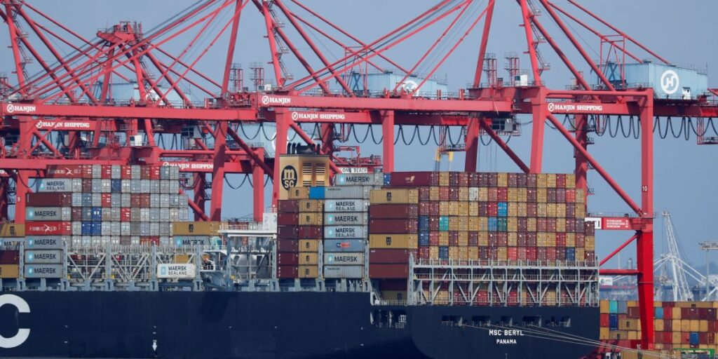 Déficit comercial de bens dos EUA tem forte alta em março