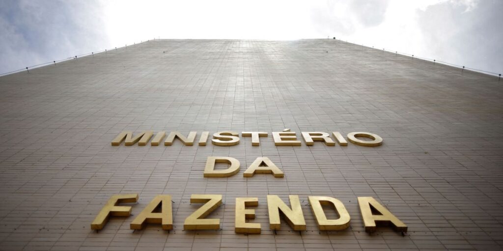 Fazenda aprova nome de Lira para relatar isenção do IR até R$ 5 mil