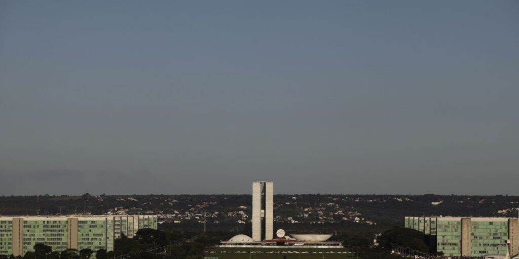 Risco fiscal exige esforço entre Poderes para manter máquina pública ativa