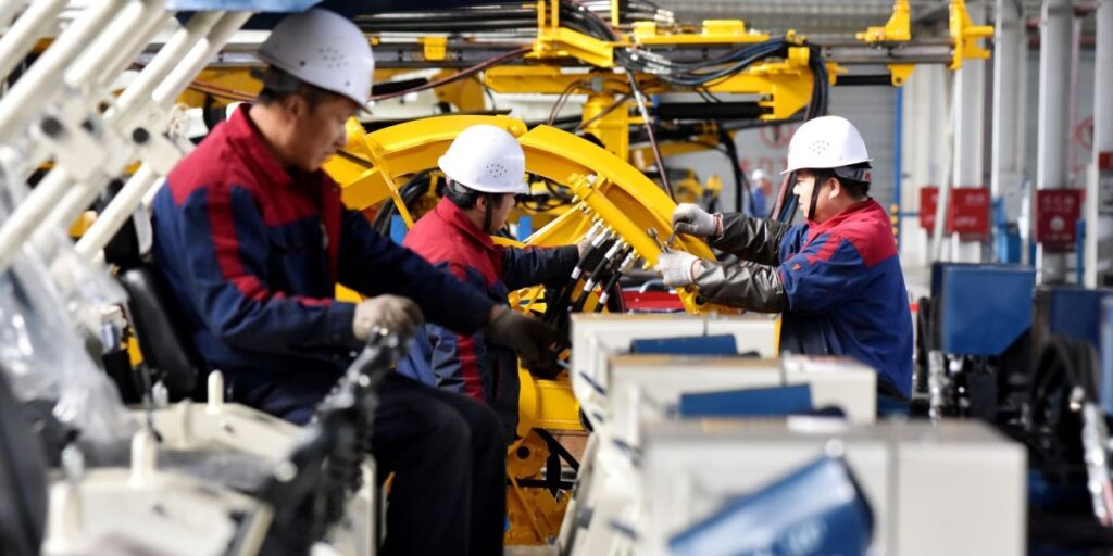 Atividade industrial da China acelera com exportações, mostra PMI do Caixin