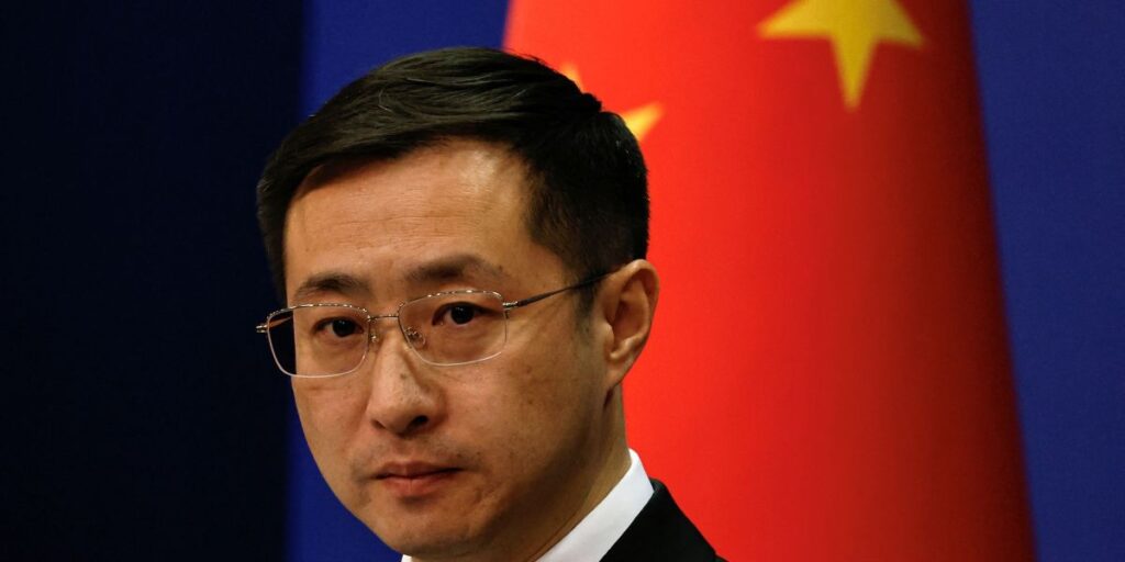 China nega participação na guerra na Ucrânia após falas de Zelensky
