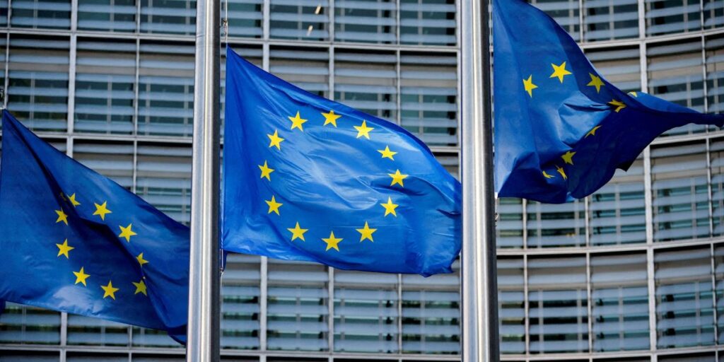 Comércio da UE diz que tarifas dos EUA vão a 380 bi de euros em exportações