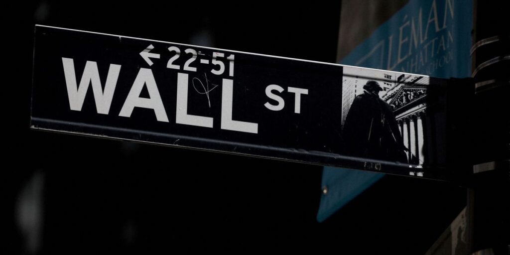 Wall Street fecha dividida em dia de volatilidade causada por tarifas