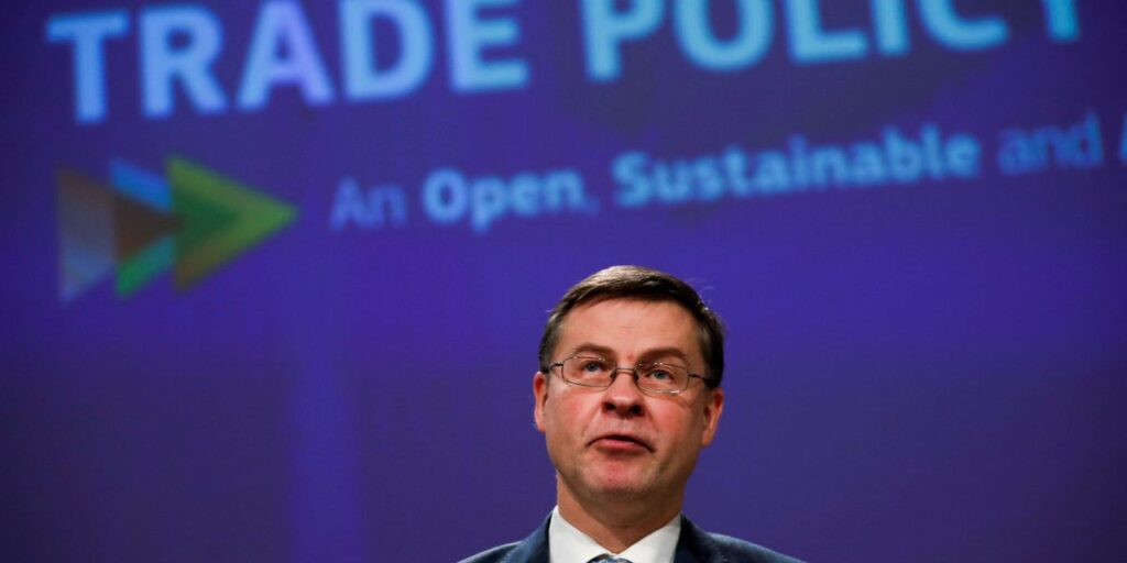 Tarifas em vigor são golpe para economia global, diz comissário da UE