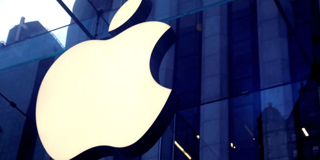 Apple tomba 9% e big techs vivem ressaca após tarifaço em Wall Street