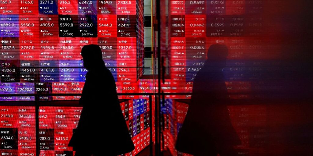 Perdas globais em ações de bancos se acentuam em meio a temores de recessão