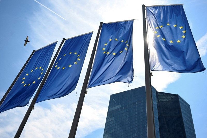 UE prefere negociar tarifas dos EUA, mas prepara primeira retaliação