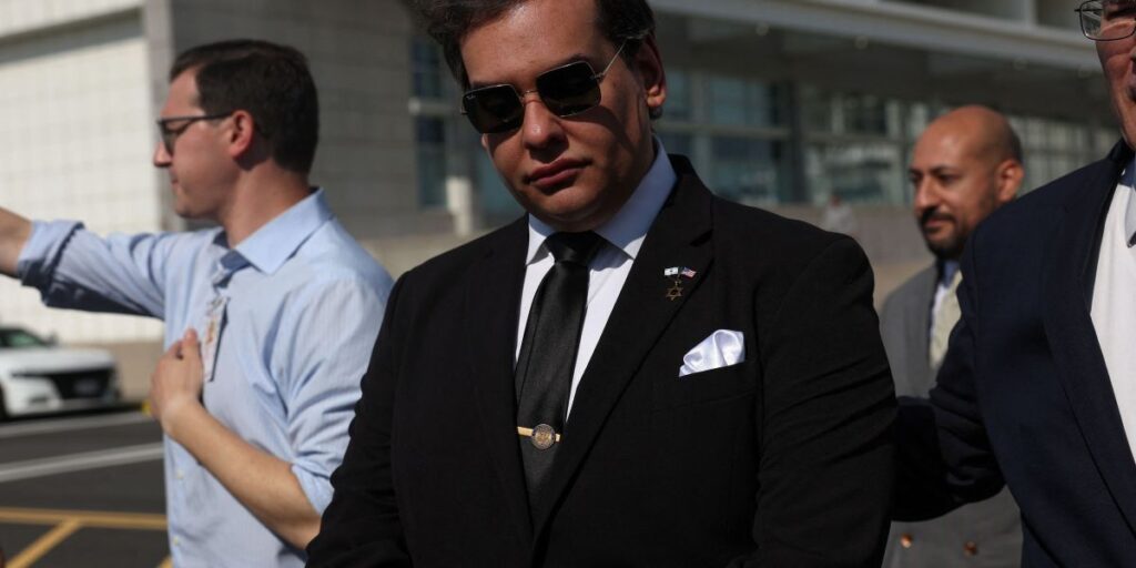 George Santos deve cumprir mais de 7 anos de prisão, dizem promotores