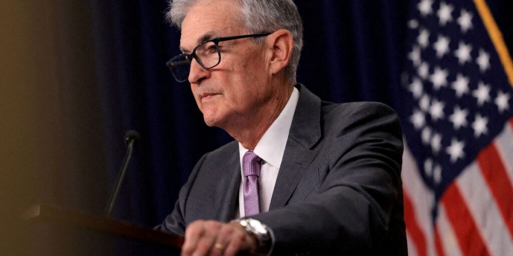 Tarifas altas geram mais inflação e crescimento mais lento, diz Powell