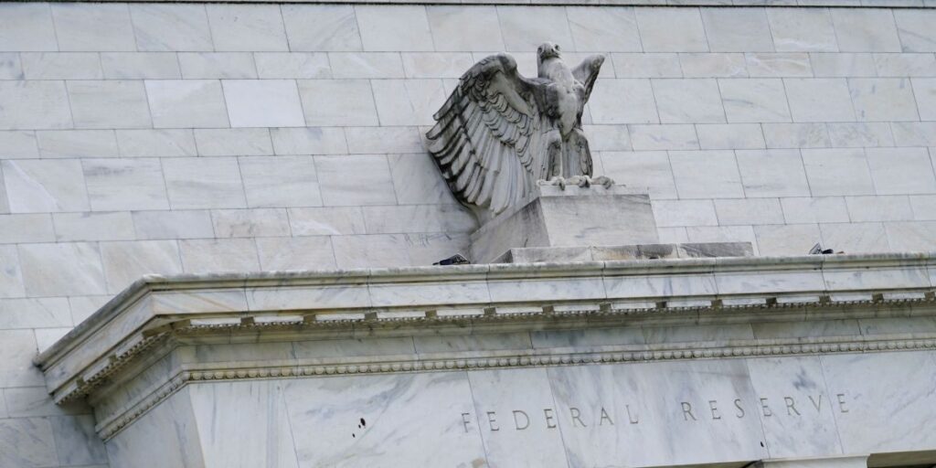 Ata do Fed pode apresentar sinais de debate antes do tarifaço de Trump