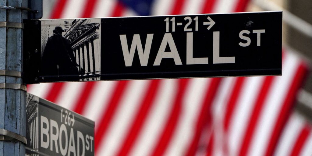 Wall Street afunda sem esperanças de atraso no prazo das tarifas ou acordos