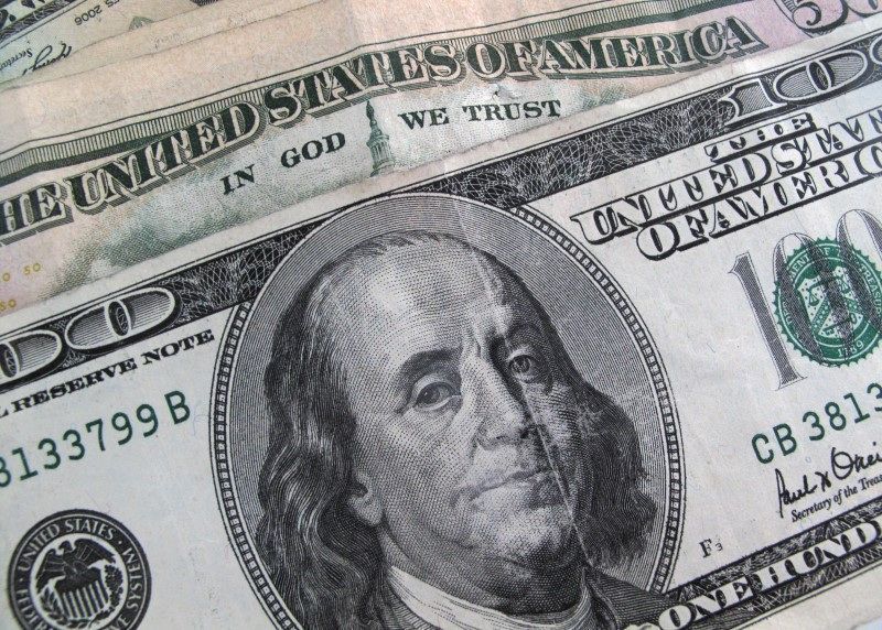 Dólar cai 1% na abertura com retaliação da China; bolsas tentam fôlego