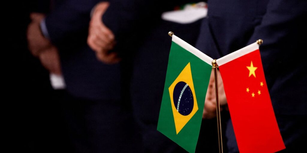 Comitiva do governo vai à China estreitar laços em áreas estratégicas