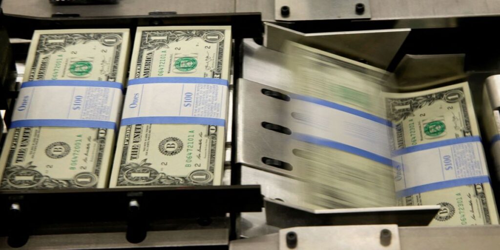 Brasil registra pior saída de dólares da série histórica para março, diz BC