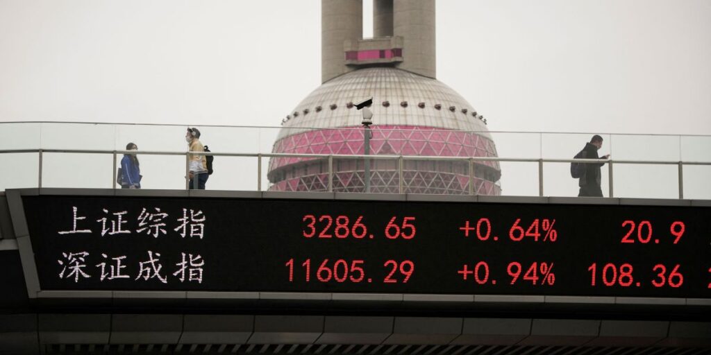 Índices da China fecham quase estáveis antes de tarifas dos EUA