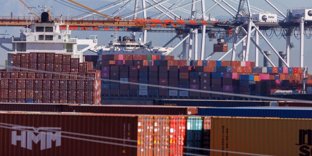 Escalada tarifária de Trump ameaça reverter boom de importações dos EUA