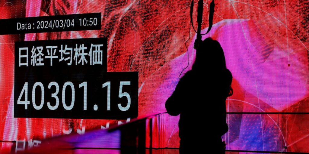 Bolsas asiáticas fecham em baixa após tarifaço de Trump