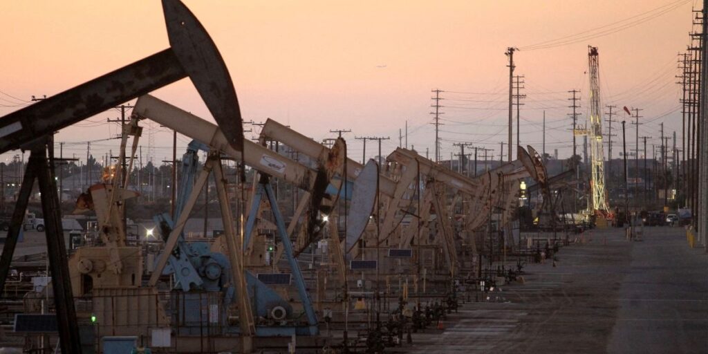 Produção de petróleo dos EUA atingirá pico em 2027, projeta a AIE