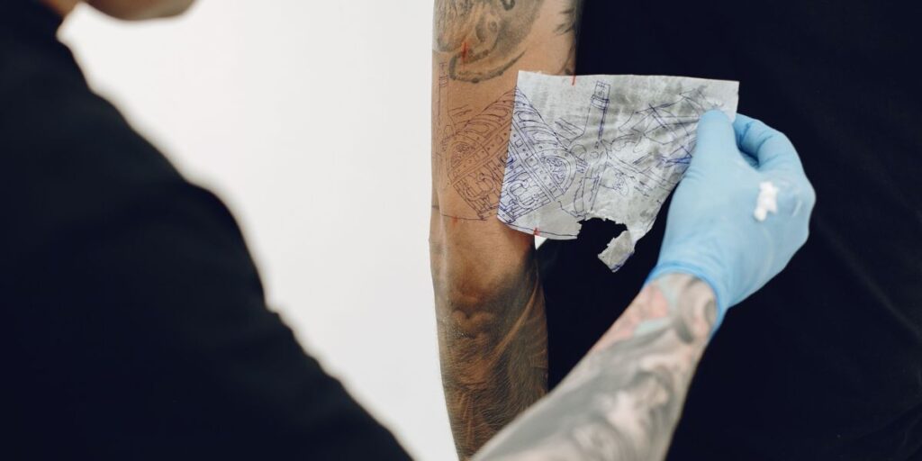 "Quero minha pele de volta": por que as pessoas estão removendo tatuagens?