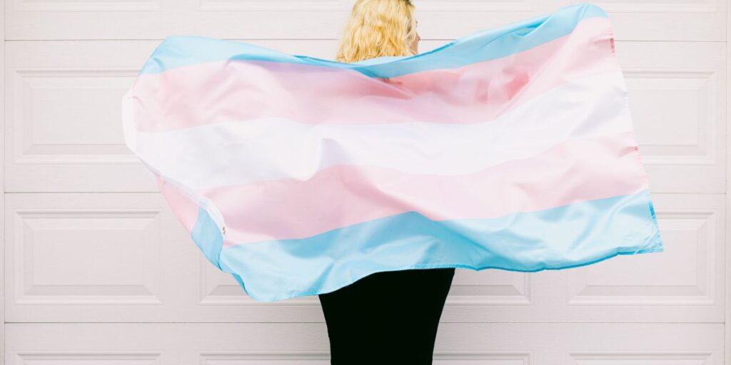 Veja outros países que vetam terapias hormonais para adolescentes trans