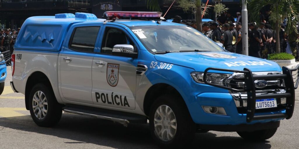 RJ: mulher que voltava com bebê do médico morre após troca de tiros