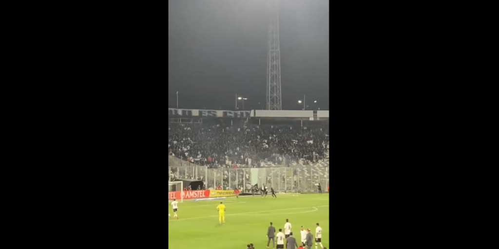 Colo Colo x Fortaleza é suspenso após invasão de torcedores ao gramado