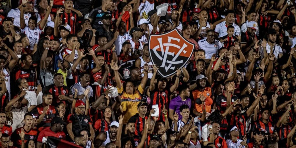 Jornalista é atingido na cabeça em discussão com torcedores do Vitória