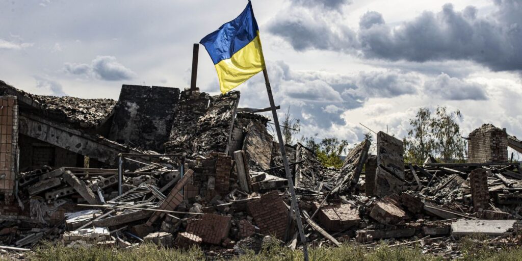 Ataque com drones e mísseis russos atinge Kiev e fere dezenas de pessoas