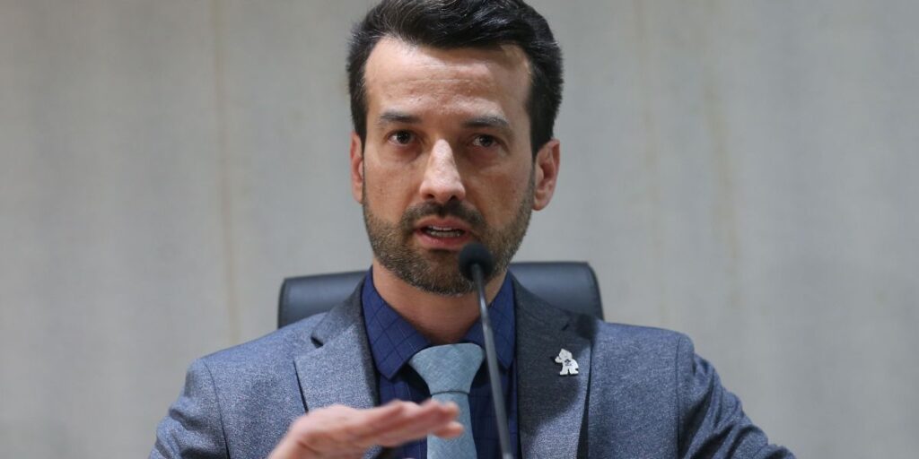 Ex-secretário à CNN: solução fiscal passa por desvincular pisos e mínimo