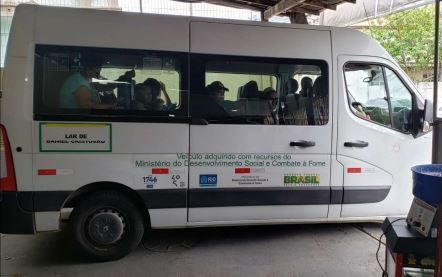 Van de ONG que ajuda pessoas com deficiência é roubada na zona Norte do Rio