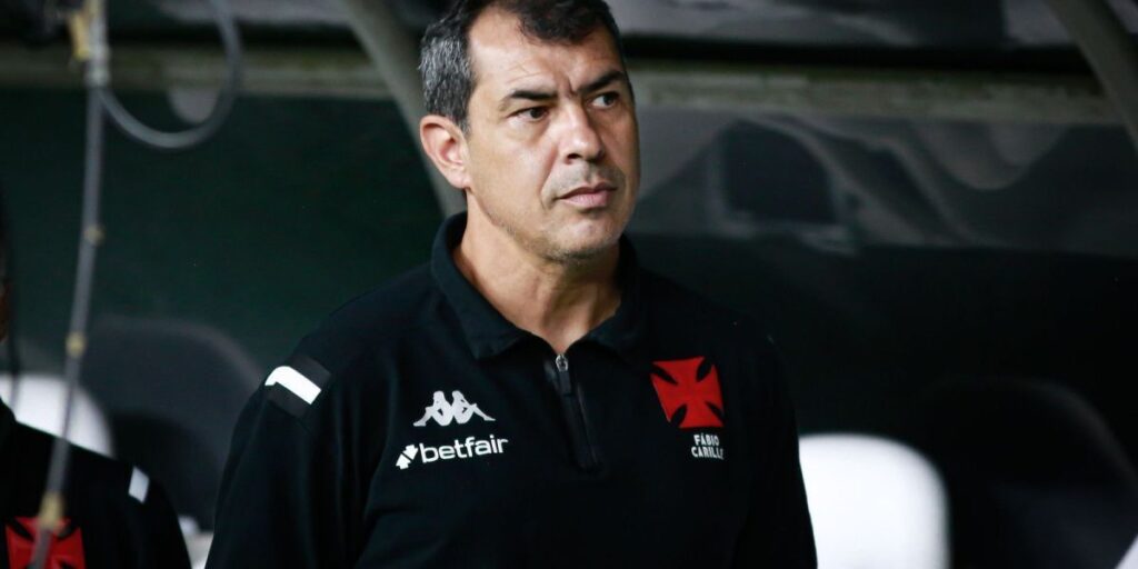 Vasco anuncia demissão de Fábio Carille
