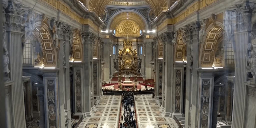 Último dia de adeus ao papa Francisco: milhares se reúnem no Vaticano