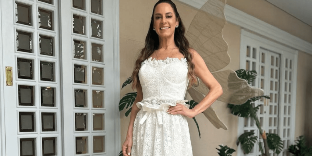 Silvia Abravanel posa com vestido de noiva e asas; veja detalhes do look