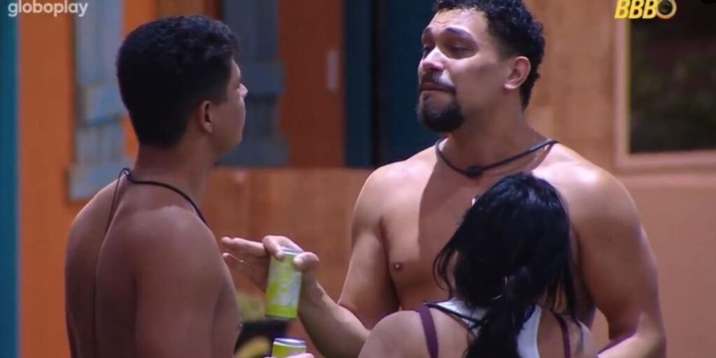 BBB25: Vinicius se declara bissexual e recebe apoio de brothers