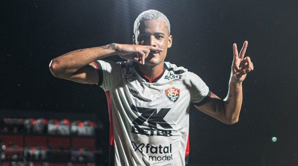 Vitória supera Fortaleza e vence a primeira no Brasileirão