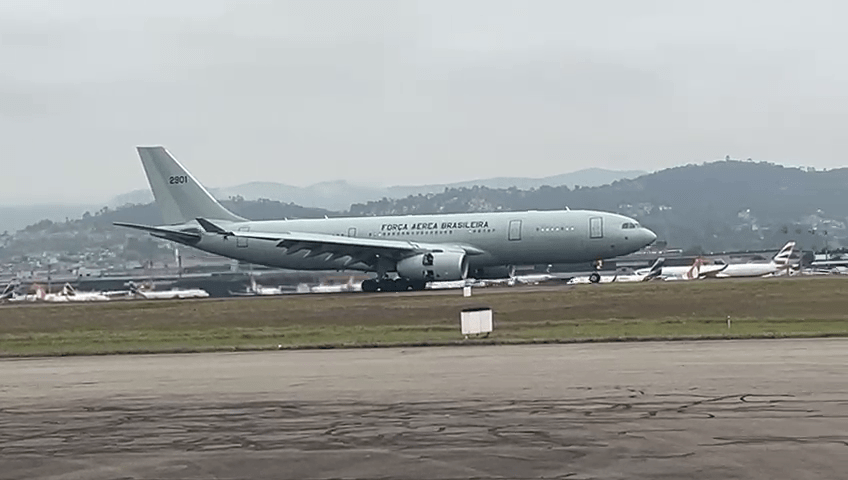 Voo com 84 brasileiros deportados dos EUA chega ao Brasil nesta sexta (25)