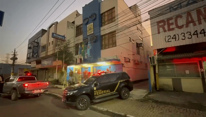 PF realiza operação para apurar crimes eleitorais em Volta Redonda (RJ)