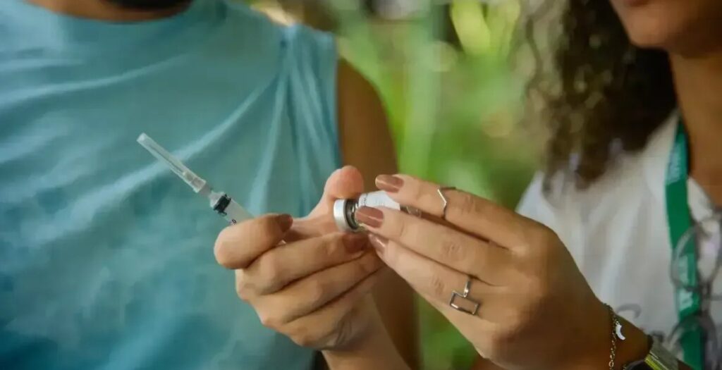 Campanha nacional de vacinação contra gripe começa hoje; veja público-alvo