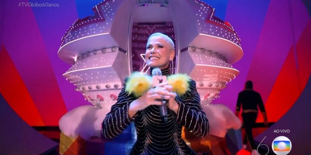 Xuxa desce de nave espacial e canta "Ilariê" em especial da Globo; assista