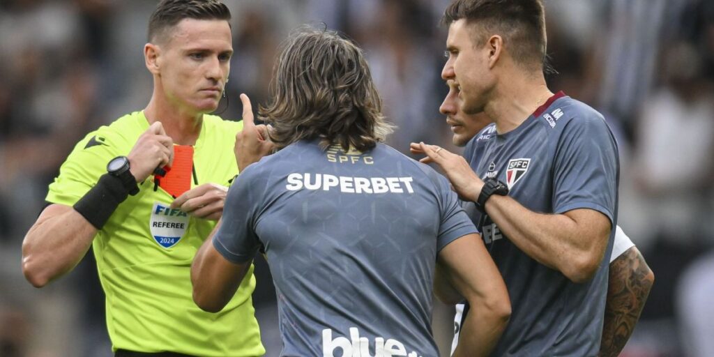 Após polêmicas, CBF anuncia treinamento para árbitros da Série A